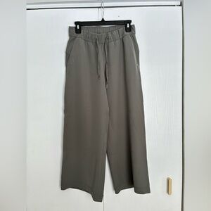 Lululemon Athletica Ankle/ Cropped Wide Leg Pants With Pockets . Rosemary color